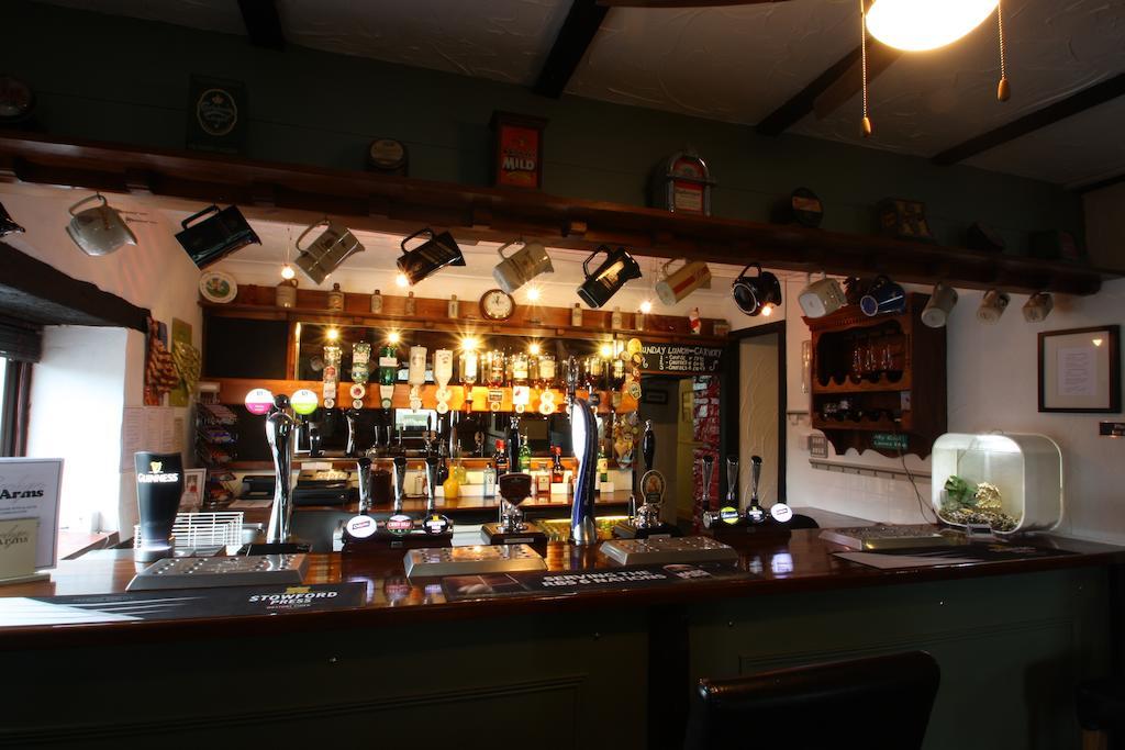 Emlyn Arms Acomodação com café da manhã Llanarthney Exterior foto