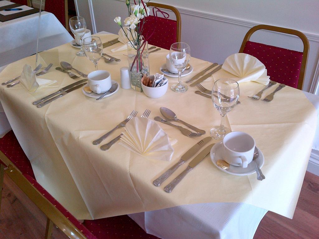 Emlyn Arms Acomodação com café da manhã Llanarthney Exterior foto