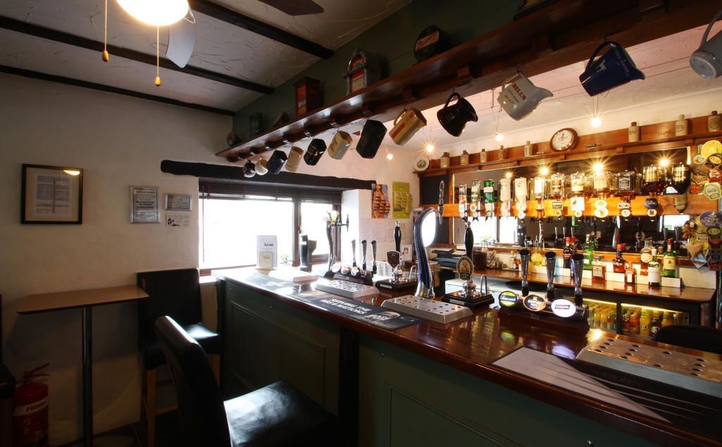Emlyn Arms Acomodação com café da manhã Llanarthney Exterior foto